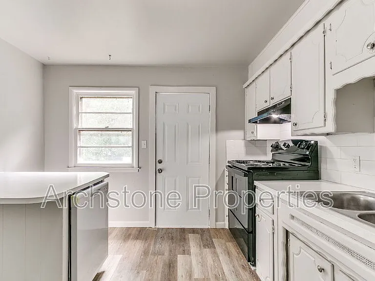 2312 Mustang St — Photo 14