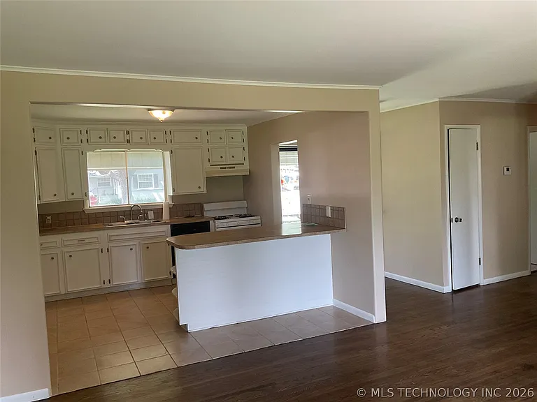 5760 E 30th St — Photo 5