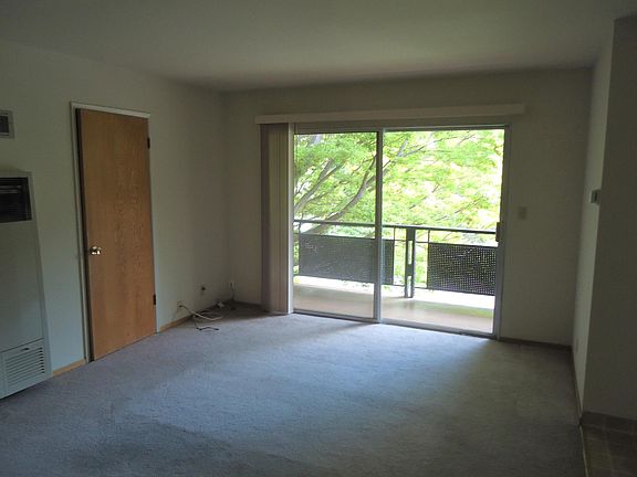 5th image of 99 Glen Eyrie Ave APT 3