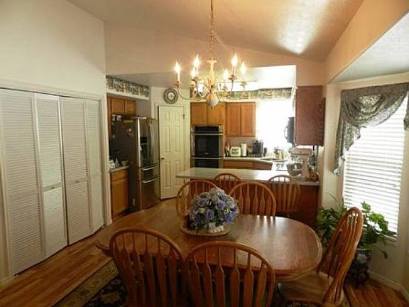Dining & Kitchen