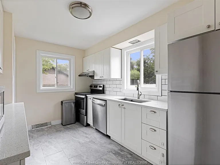 3162 Avondale Ave — Photo 10