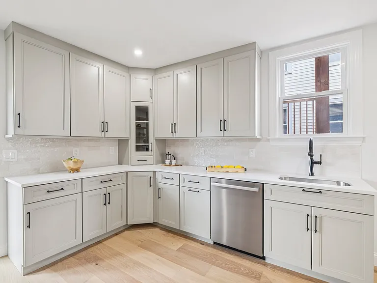 32-34 Larch St — Photo 10