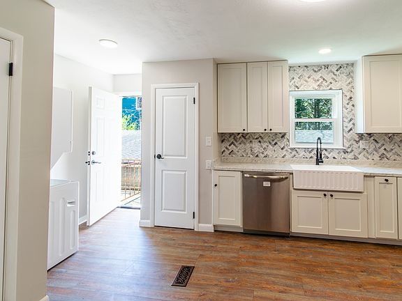 4th image of 172 Macon Ave APT 3
