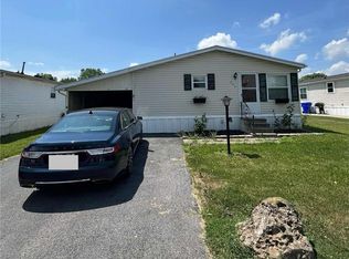 643 Birchwood Dr, Lockport, NY 14094