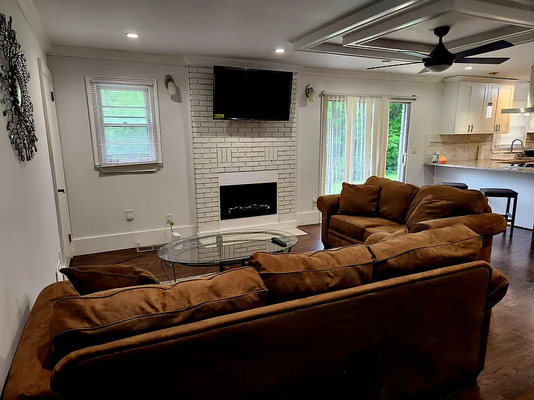 Glenridge Dr — Photo 8