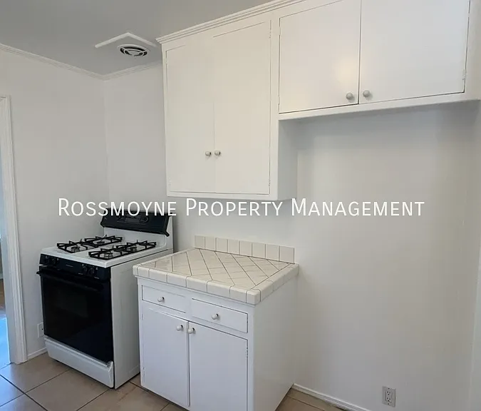 4413 Ledge Ave — Photo 5