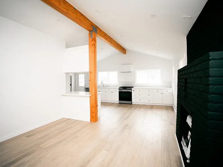 440 Saxony Rd — Photo 14
