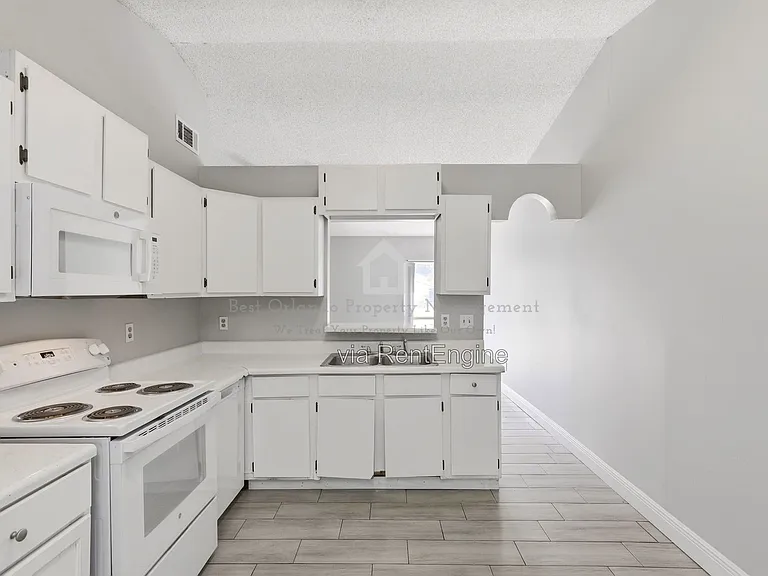 1950 Bonneville Dr #1 — Photo 12