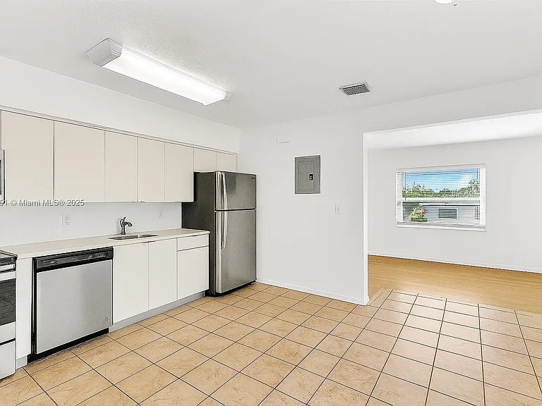 3415 SW 15th St #2 — Photo 4