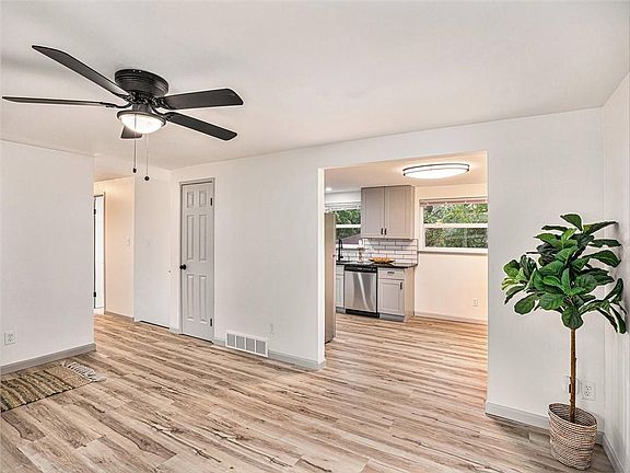 4th image of 10323 Smalley Ave
