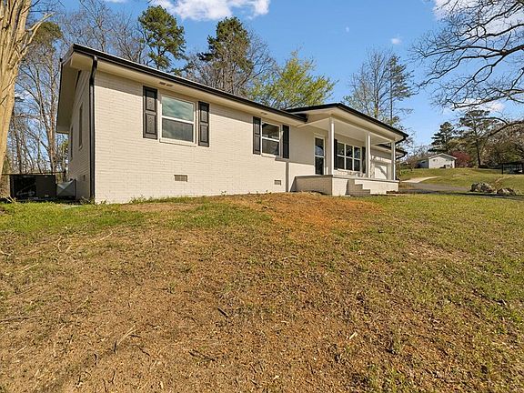 3rd image of 610 Hickory Cir