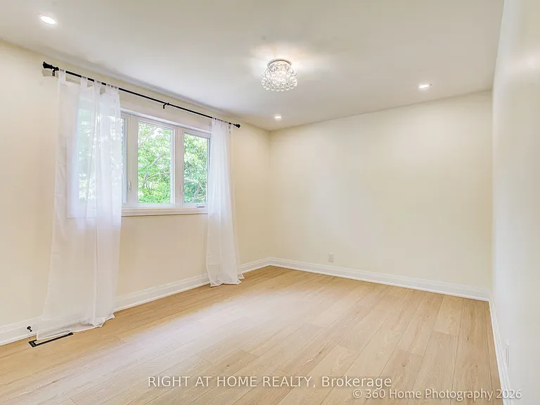 22 Gleneagle Cres — Photo 19