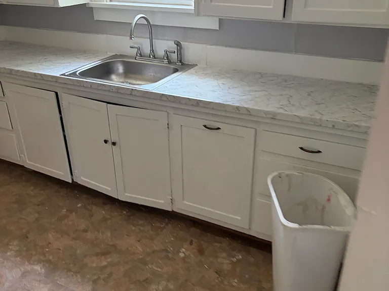 110 N Saint John Ave — Photo 6