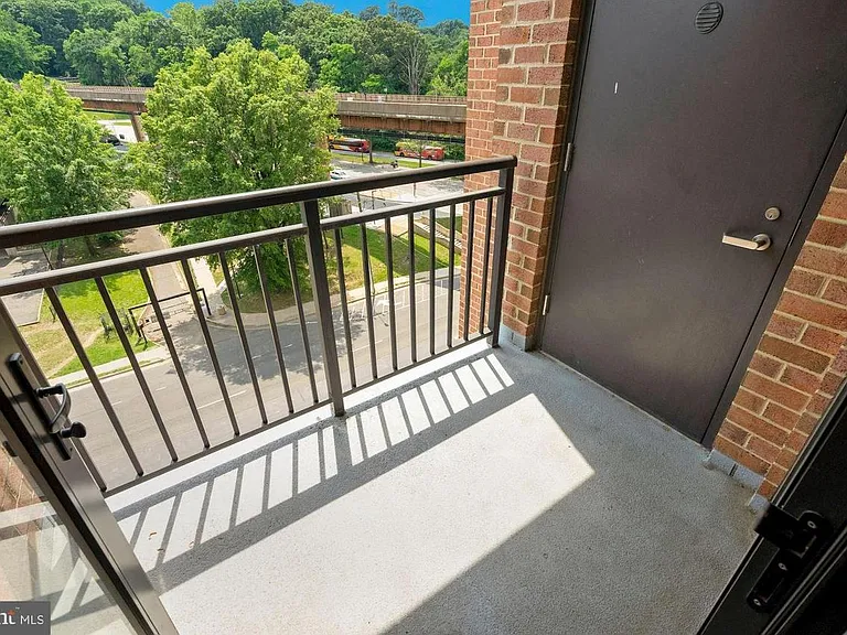 2451 Midtown Ave #16 — Photo 49