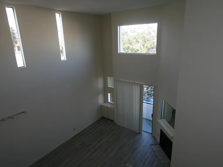 3637 Clarington Ave #213 — Photo 16