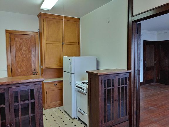 4th image of 1435 W 31st St APT 303