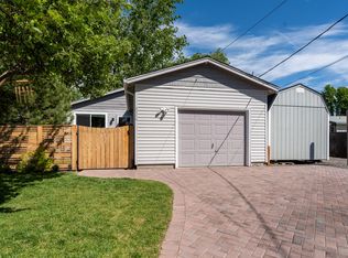 2340 SW Hall Ct, Redmond, OR 97756