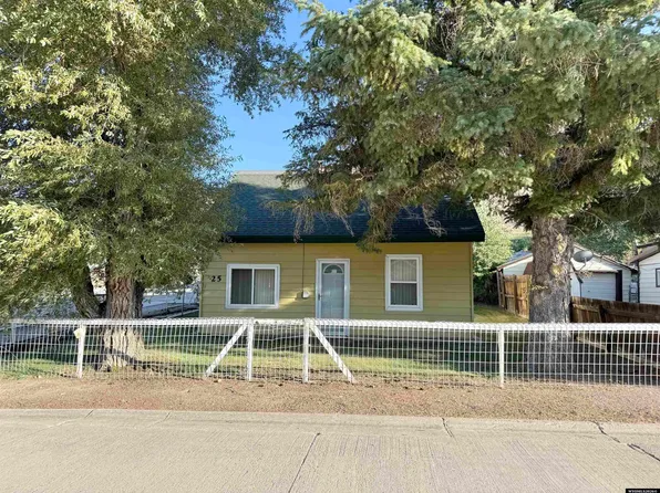 25 Frontier St, Diamondville, WY 83116