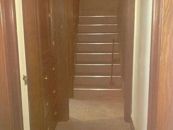 4th image of 511 1/2 E Lewis St #7587821