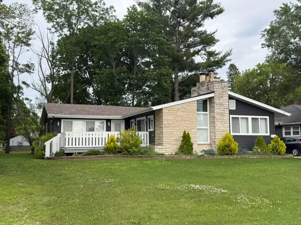 2108 18th St, Menominee, MI 49858