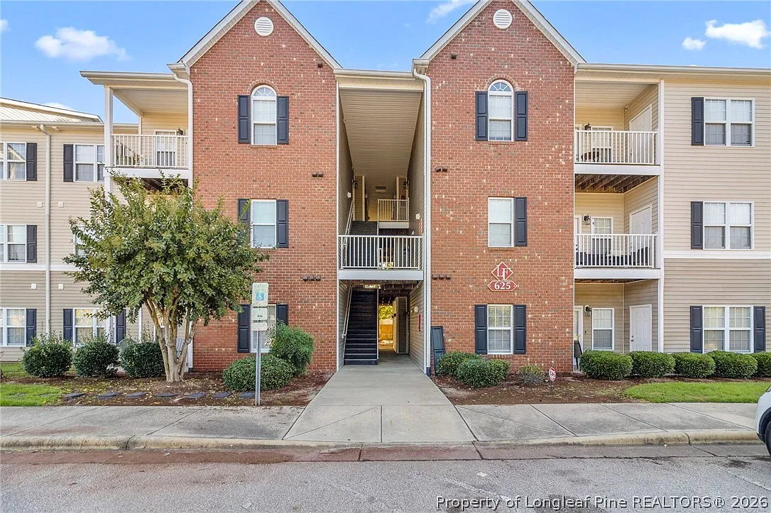 625 Marshtree Ln — Photo 1