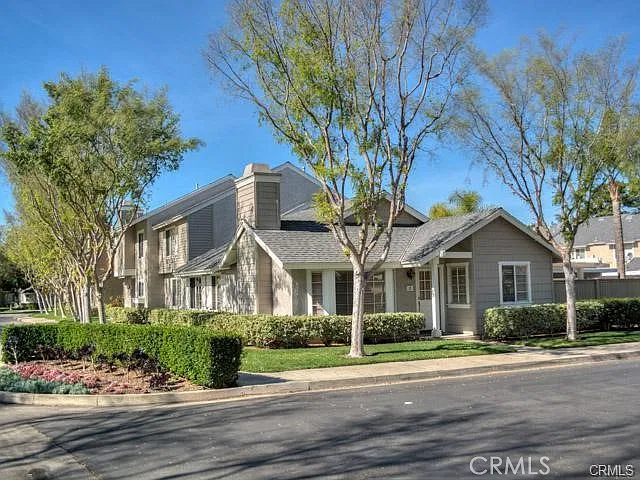 3 bed, 2.5 bath, 1114 sqft, $4,300 — Photo 1