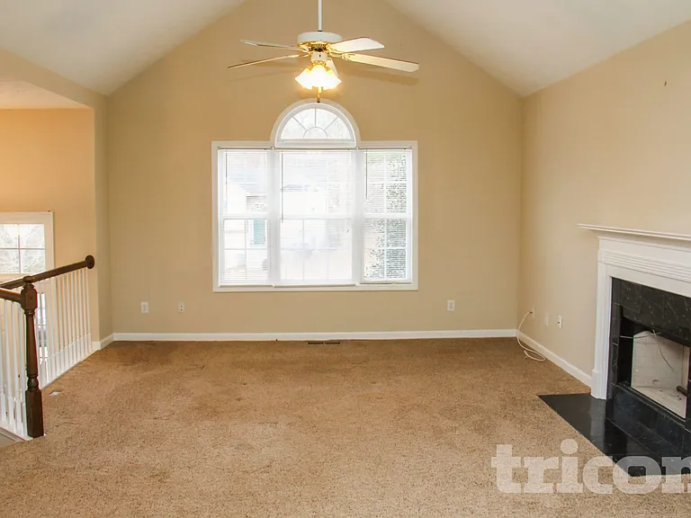 1800 Cedar Hl — Photo 2