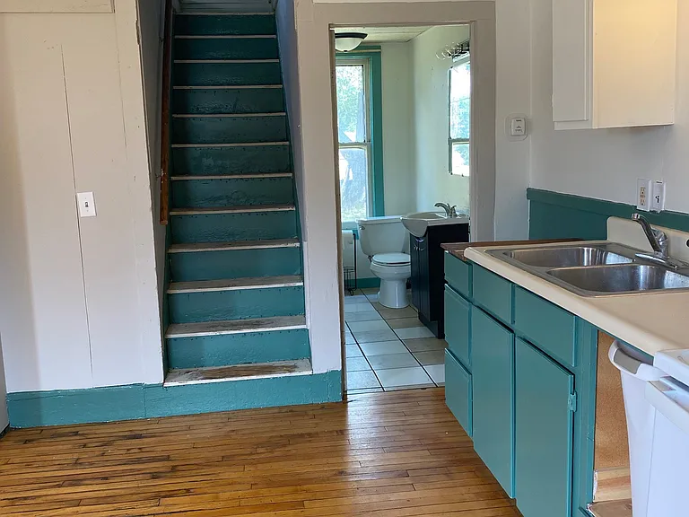 201 E Dresden St — Photo 3