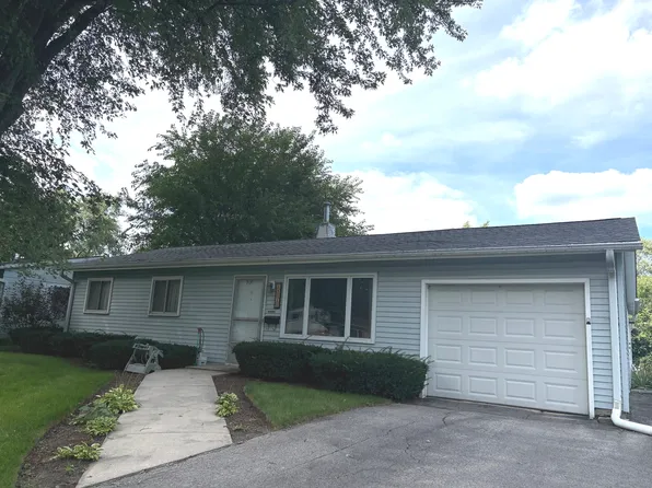 18610 W Karen Ln, Gurnee, IL 60031