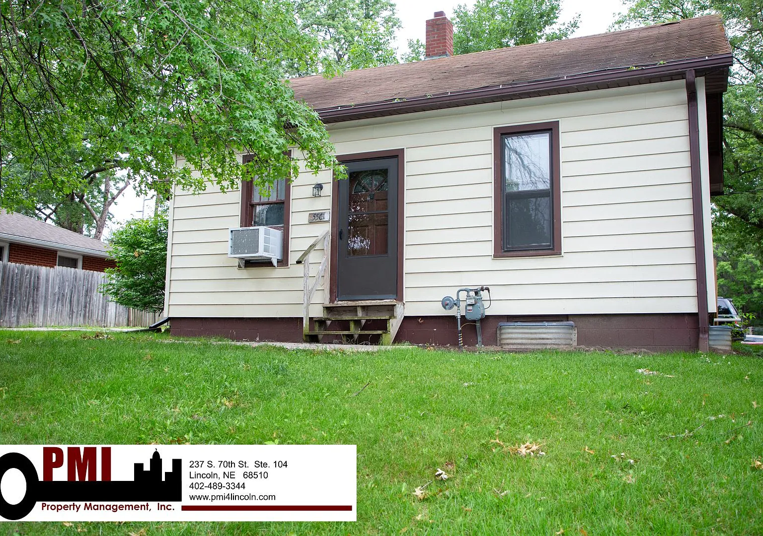 1 Bedroom, 1.5 Bathroom, House For Rent Available Now! — Photo 1