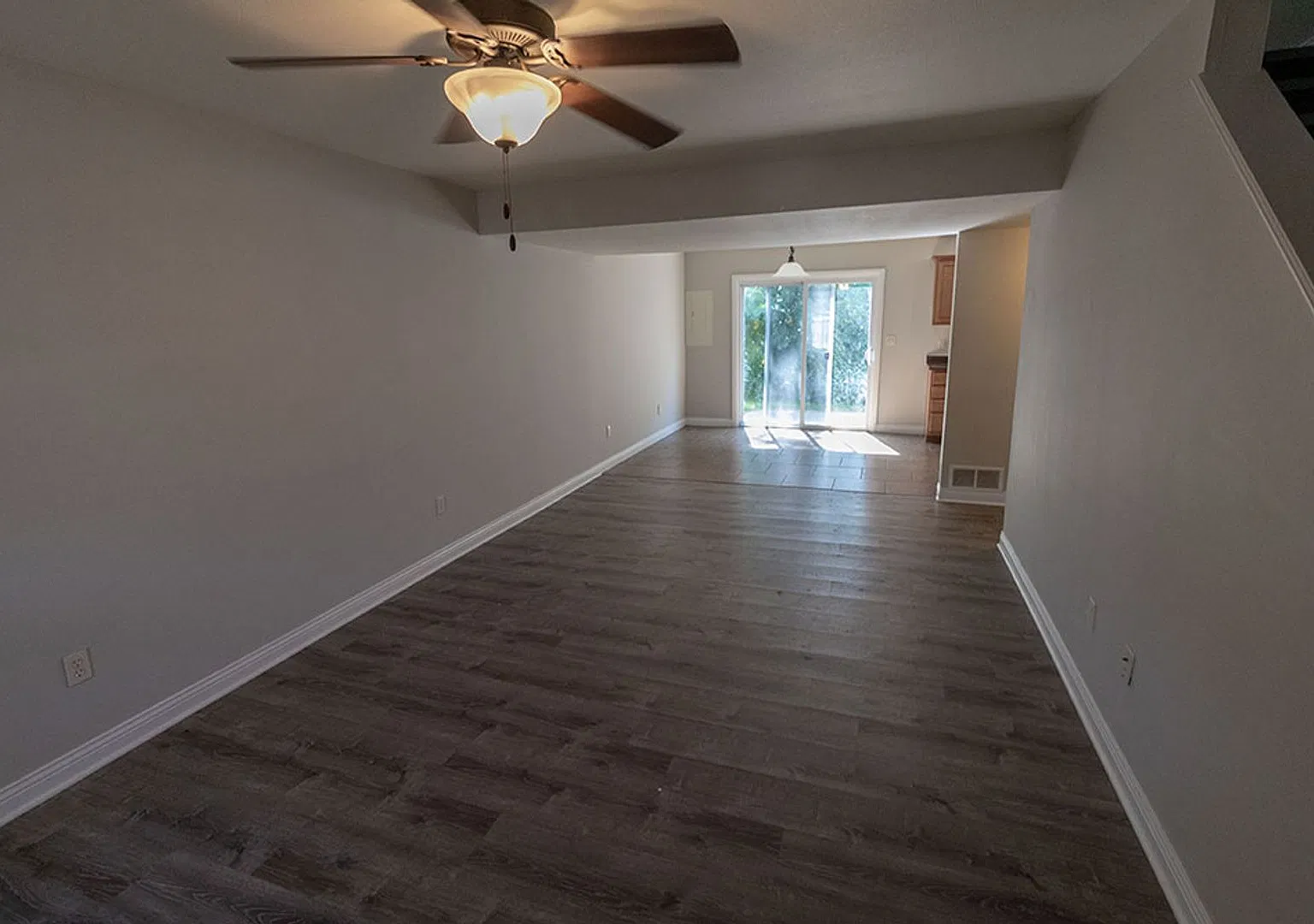Beautiful 4 Bedroom Duplex — Photo 4
