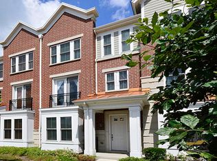 2110 S Crambourne Way, Arlington Heights, IL 60005