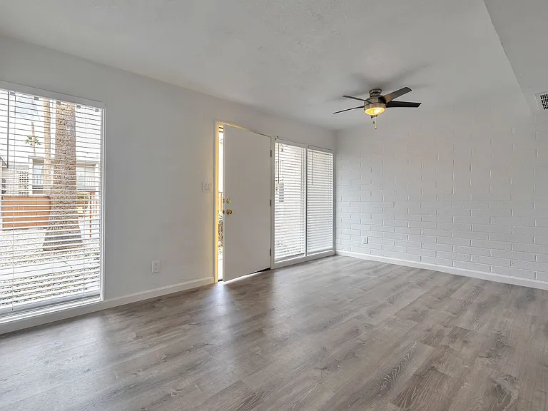 1815 W Tuckey Ln — Photo 43