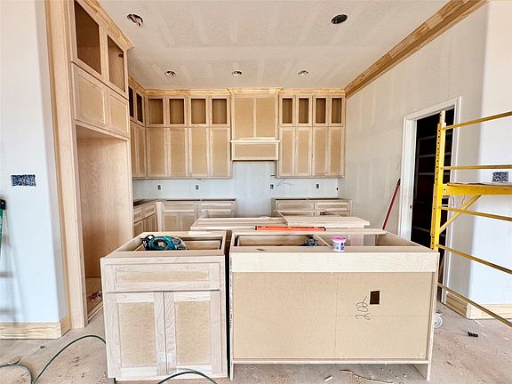 3rd image of 125 Bluestem Rd