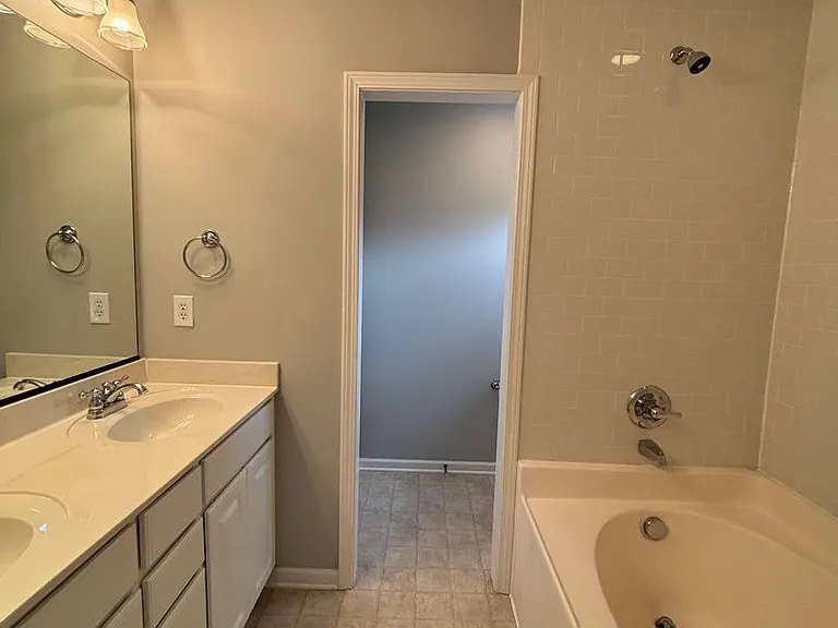 402 Beaumont Cir — Photo 9