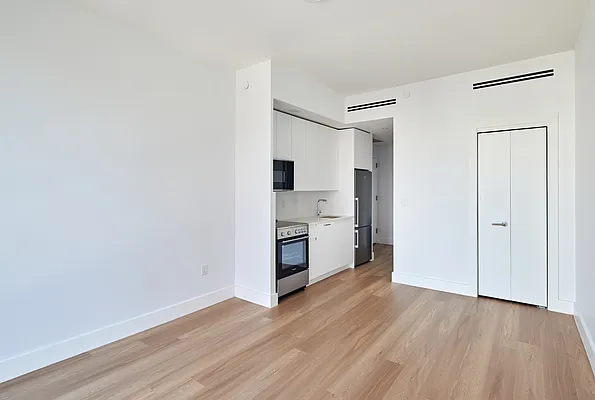 Rented by Compass | media 25