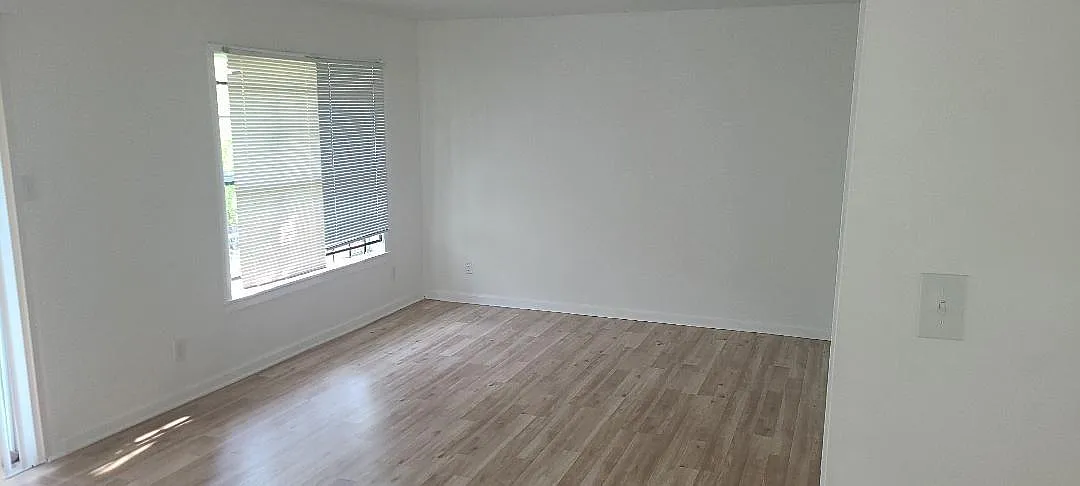 3 bed, 3.0 bath, $1,600 — Photo 3