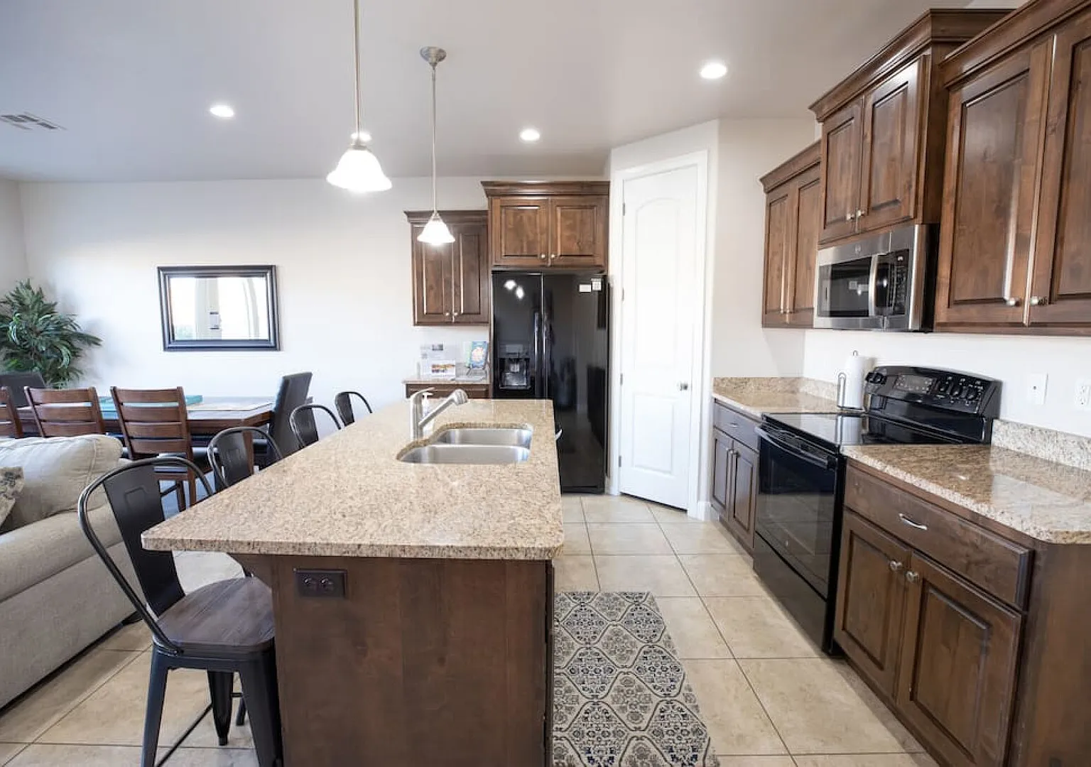 Coral Ridge Oasis near Zion Brand New Carpet — Photo 1