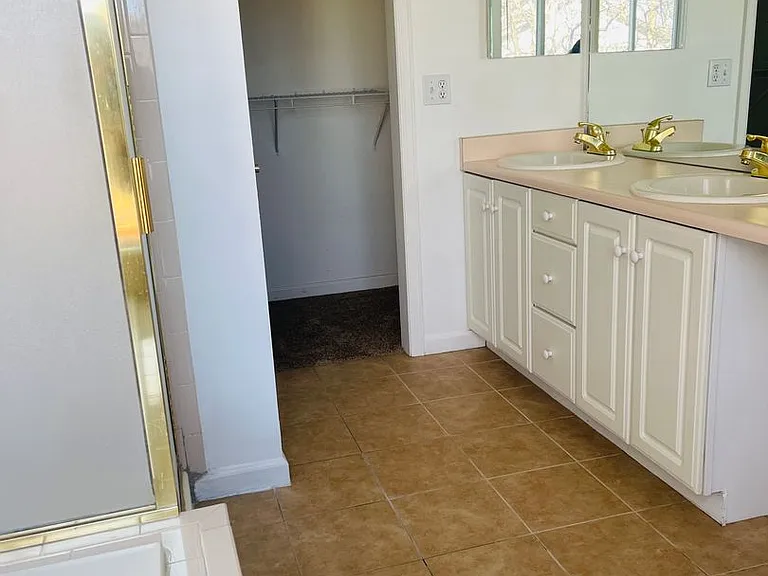 5361 S Dunkirk Way — Photo 12