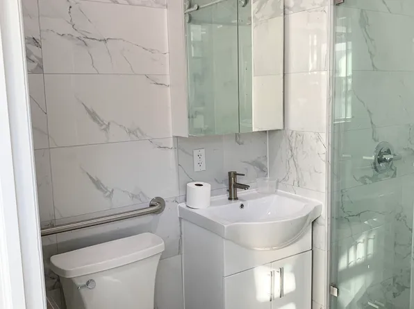 10209 37th Ave Floor 1, Corona, NY 11368