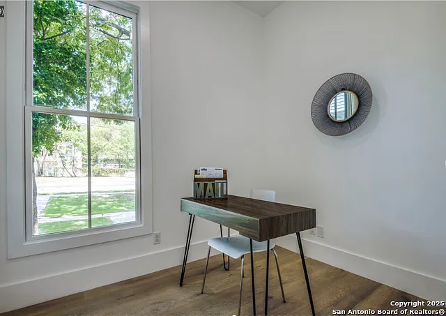 630 E Carson St — Photo 27