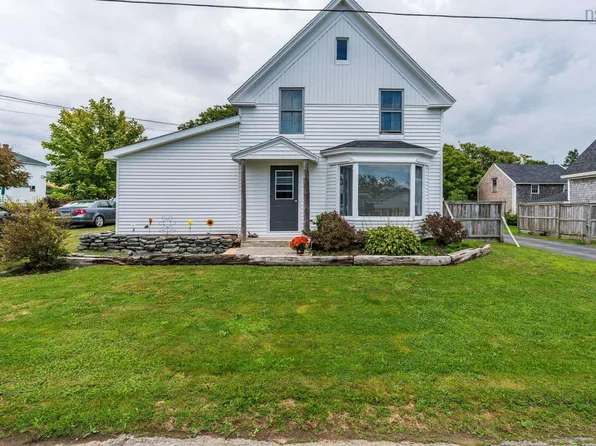 21 Charles St, Yarmouth, NS B5A 5R8