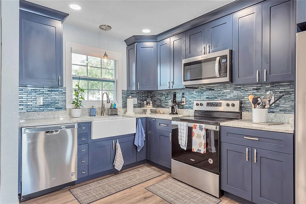 3 bed, 3.5 bath, 1437 sqft, $4,700 — Photo 3