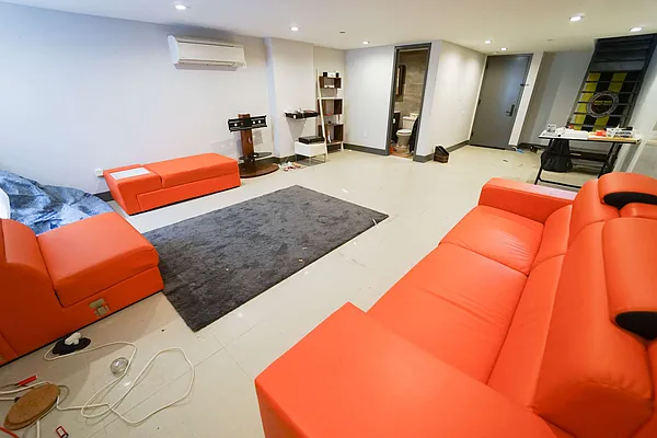 Rented by Manhattan Management LLC | media 44