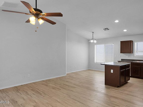 4th image of 1468 E Leslie Ave