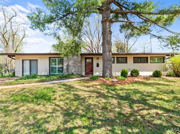 1500 Ridgewood Dr, Saint Louis, MO 63126