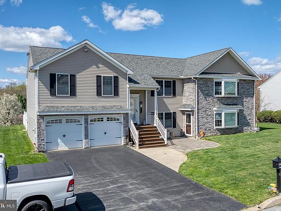 3rd image of 17 Vickilee Dr
