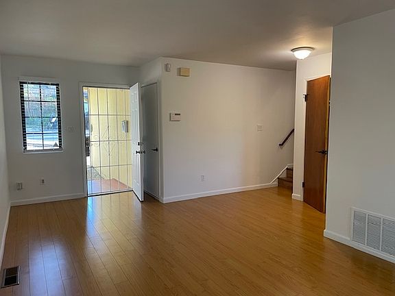 2nd image of 3615 Majestic Ave #1