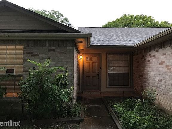3rd image of 15422 Wildwood Lake Dr