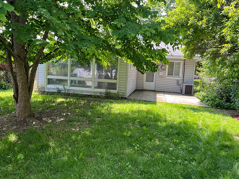 1812 Clifton Ave — Photo 5